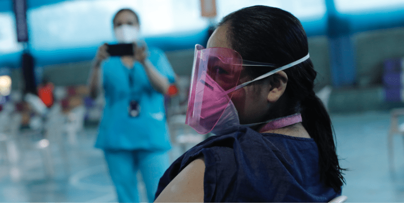 Si ya recibí la vacuna contra el COVID-19 ¿debo seguir utilizando mascarilla?